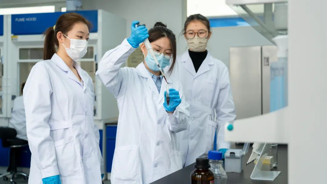 凸顯‘應用為主 立地頂天’辦學特色 專訪化工專家李向東